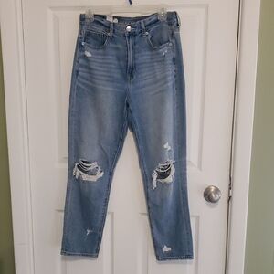 American Eagle Outfitters Light Blue Distressed Cropped ankle Jeans